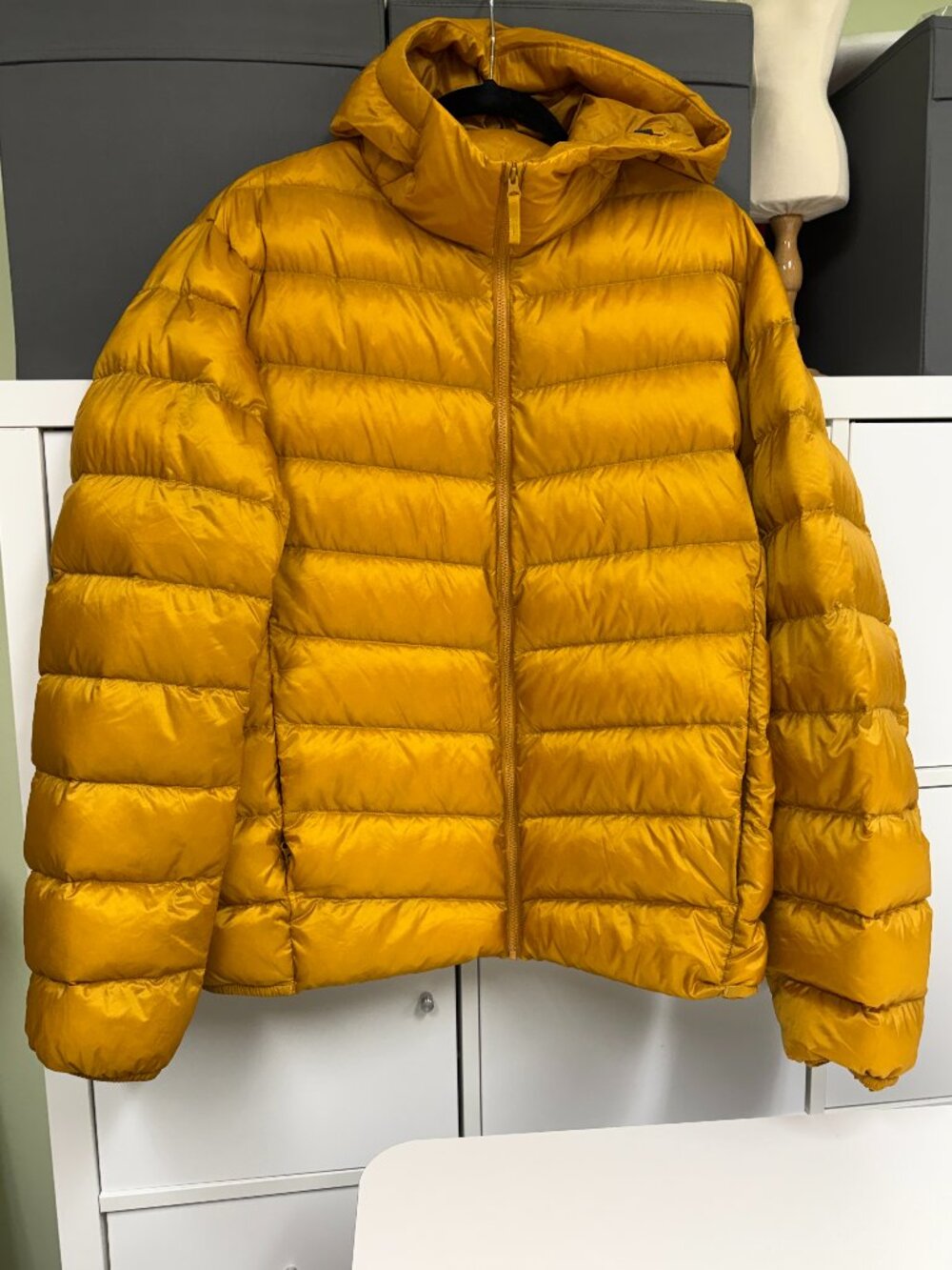 UNIQLO Ultra Light Down Parka Jacket Men's Large Yellow Ochre Hooded Pouch